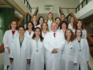 Prof. Dr. Luiz Fernando Jobim e Equipe do Serviço de Imunologia do HCPA.